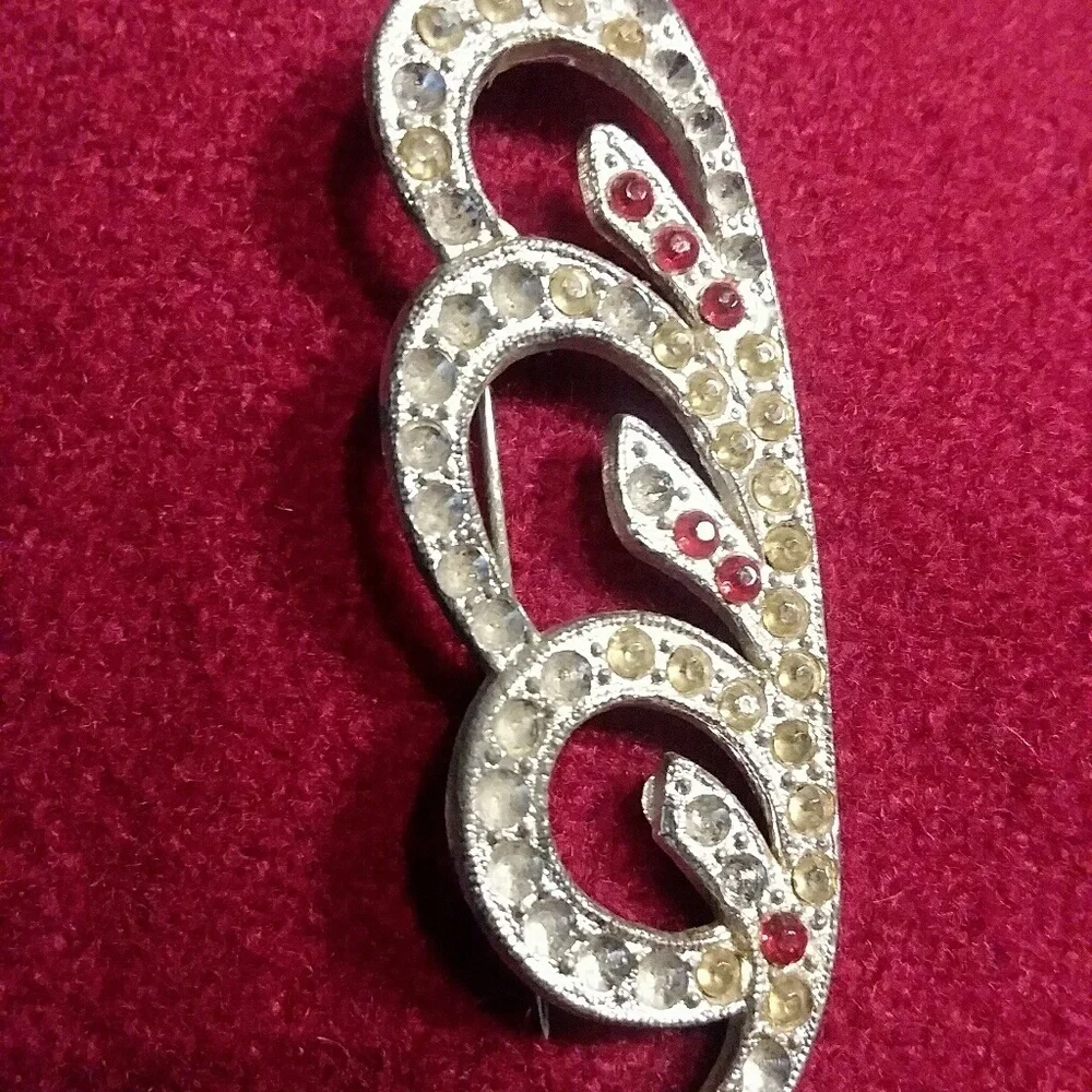 ๐3/$12 item! VintageBroochKC stamp silver tone,red/clear jewels. - Picture 3 of 3